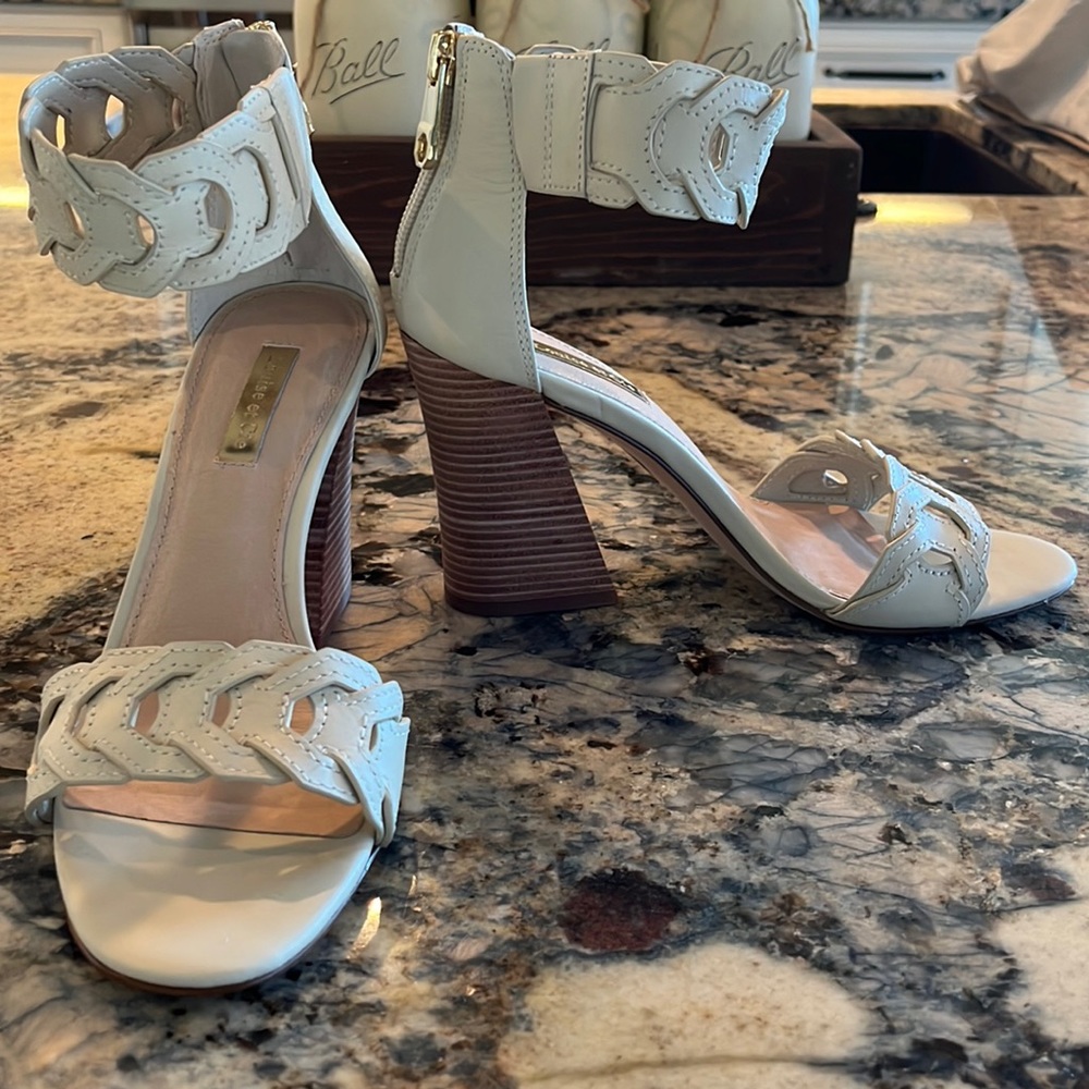Super Cute light cream/off-white ankle strap open toe sandal. Size 6.5-NWOT